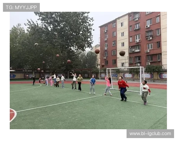 成人足球培训全新体验打造激情绿茵提升技巧乐享团队竞技